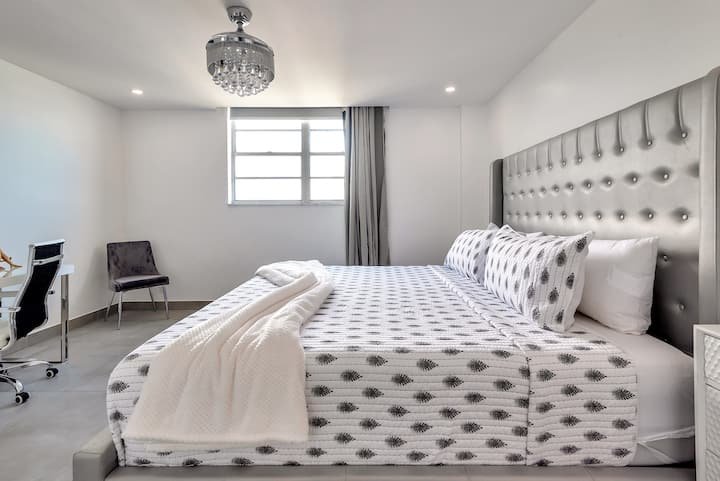 Frente à praia. Remodelado, luxo 3 CAMAS/2 quartos. 1,5