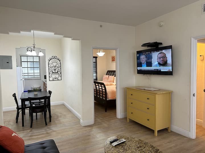 SoBe #6-2 Queen Beds,Futon -FREE PARKing, Kitchen