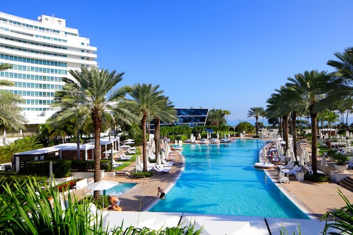 Suíte de 1 quarto com vista para o mar Fontainebleau Tresor