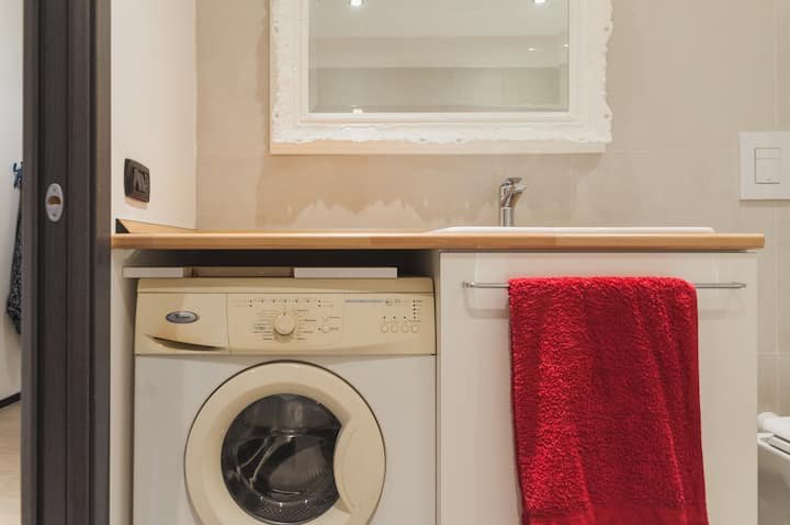 Quarto no centro com banheiro privativo