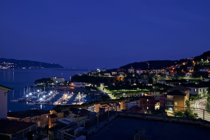 [Maravilhosa VISTA para o MAR e jacuzzi]Cadimare/5TERRE