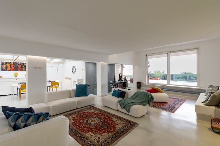 Addaura Home um terraço com vista para o mar