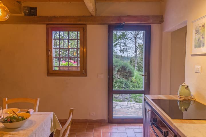 Apartamento com jardim e piscina – Il Pietrone