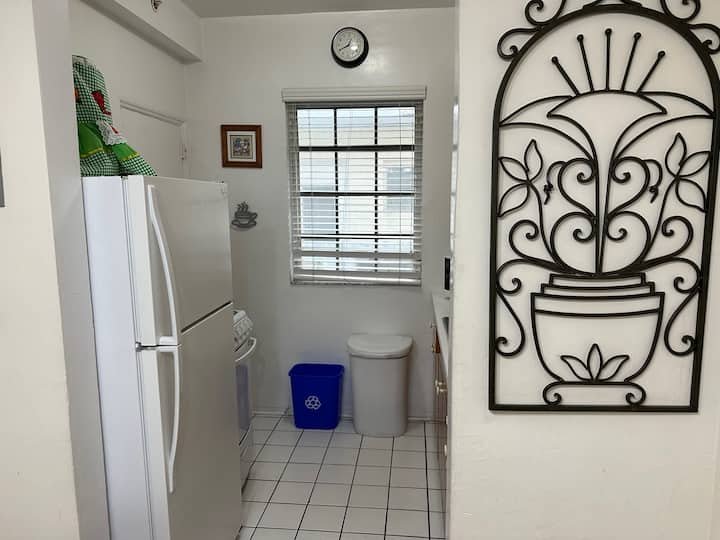 SoBe #6-2 Queen Beds,Futon -FREE PARKing, Kitchen