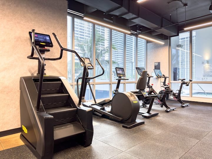 Condomínio de luxo de 1 quarto com vista para o mar e para a cidade