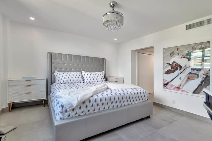 Frente à praia. Remodelado, luxo 3 CAMAS/2 quartos. 1,5