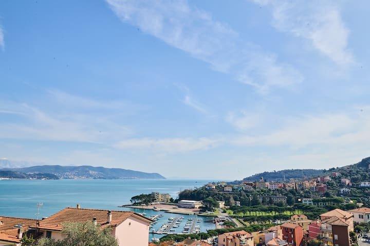 [Maravilhosa VISTA para o MAR e jacuzzi]Cadimare/5TERRE