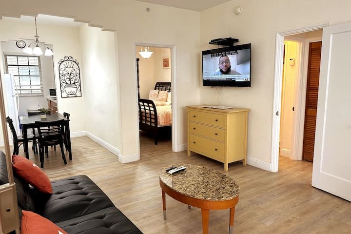 SoBe #6-2 Queen Beds,Futon -FREE PARKing, Kitchen