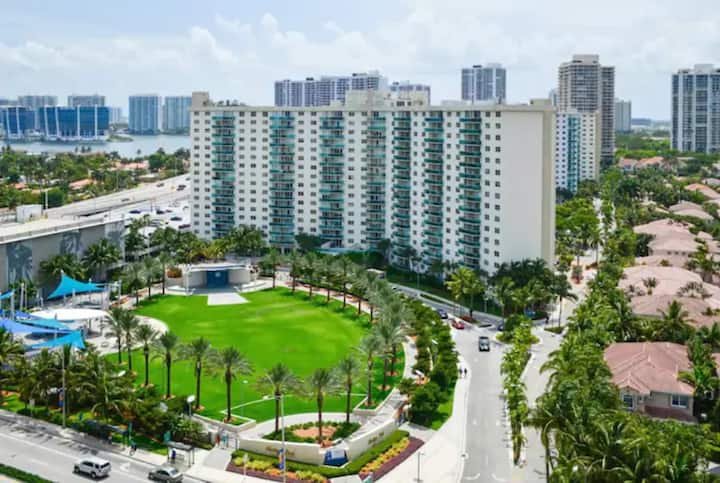 Fontainebleau | 1BR Striking Resort & Ocean View