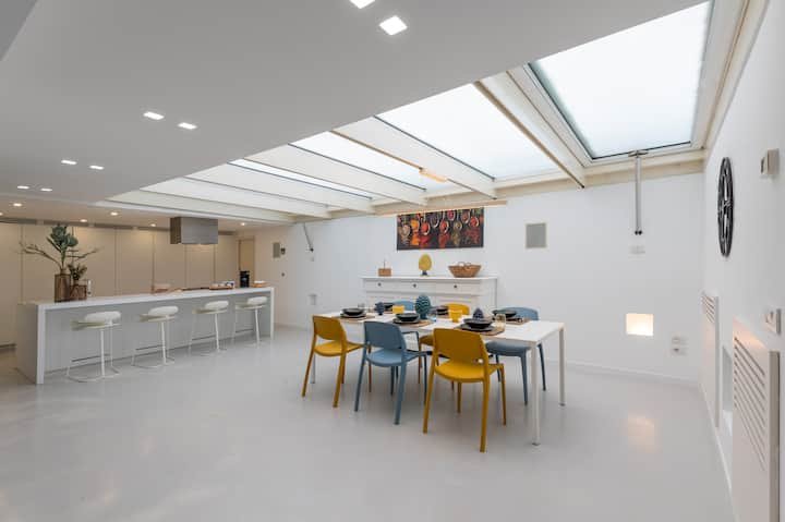 Addaura Home um terraço com vista para o mar