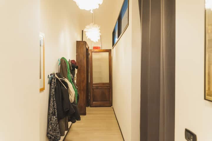 Quarto no centro com banheiro privativo