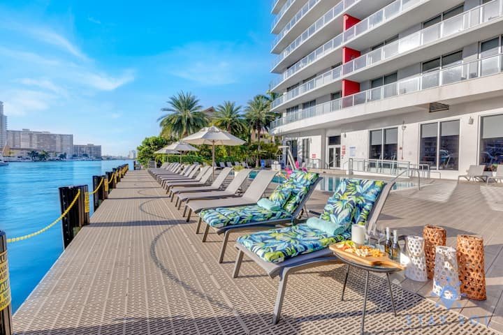 Resort espetacular, localização privilegiada, varanda, academia