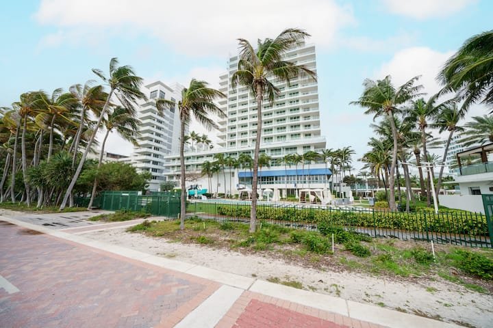Suíte de 1 quarto com vista para o mar Fontainebleau Tresor