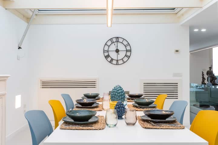 Addaura Home um terraço com vista para o mar