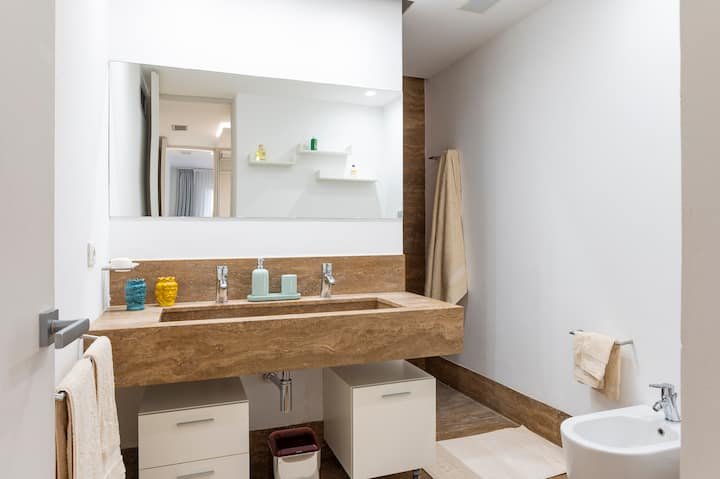 Addaura Home um terraço com vista para o mar