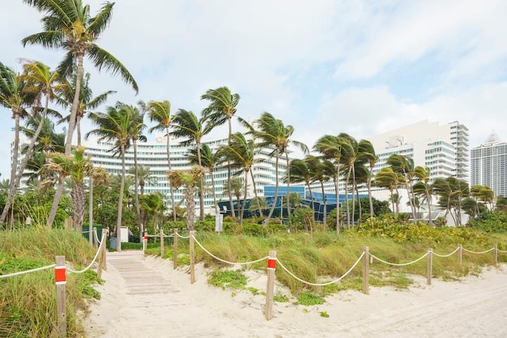 Suíte de 1 quarto com vista para o mar Fontainebleau Tresor