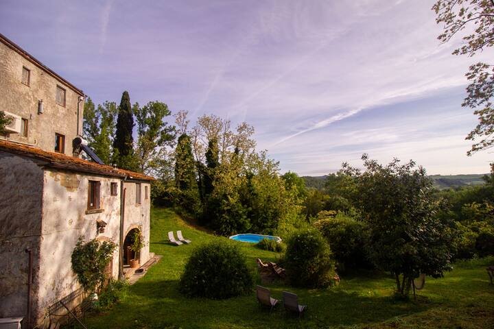 Apartamento com jardim e piscina – Il Pietrone