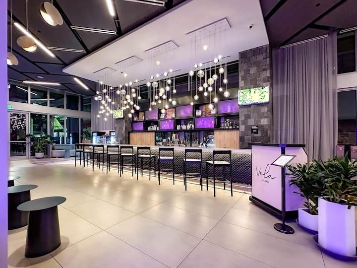 Condomínio de luxo de 1 quarto com vista para o mar e para a cidade