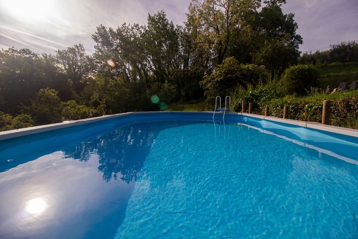 Apartamento com jardim e piscina – Il Pietrone