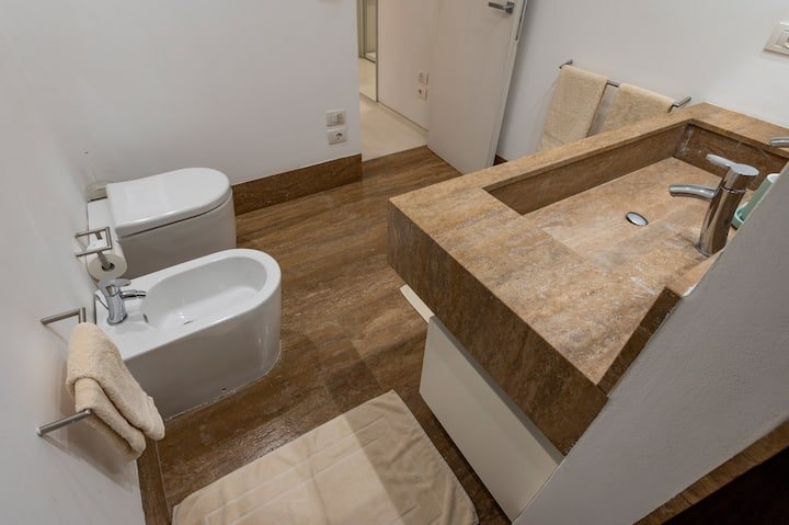 Addaura Home um terraço com vista para o mar