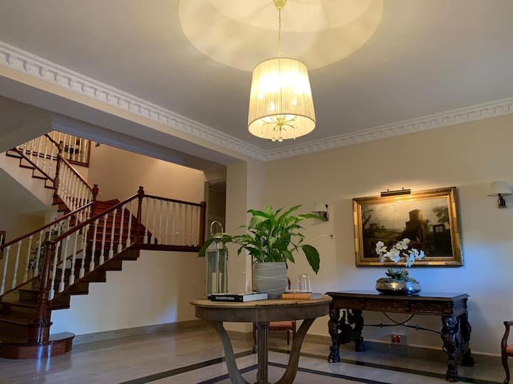 APARTAMENTO PRIVADO 200 m/2. DENTRO DA GRANDE CASA URBANA DE LUXO