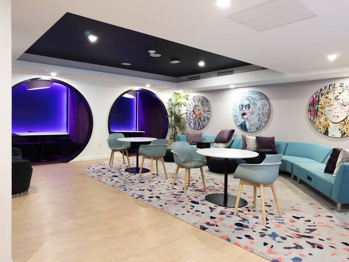 Condomínio de luxo de 1 quarto com vista para o mar e para a cidade