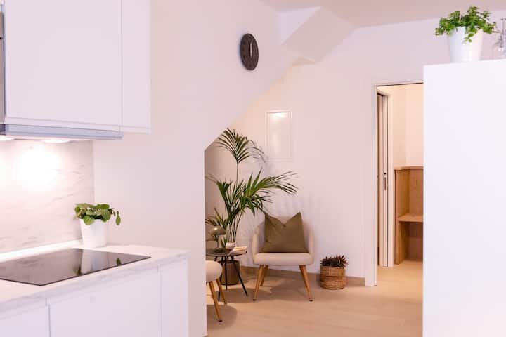 Apartamento estúdio com cozinha e cama queen