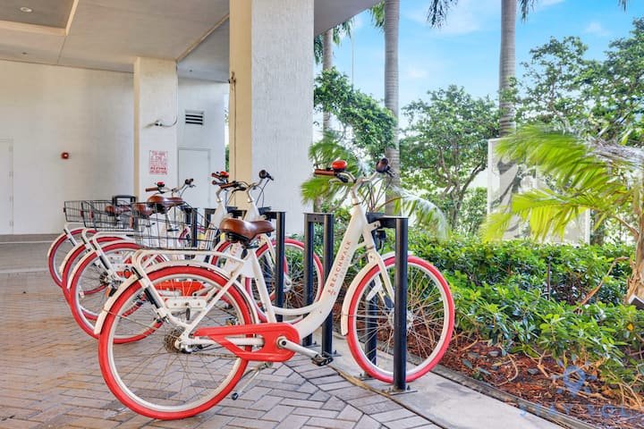 Resort espetacular, localização privilegiada, varanda, academia