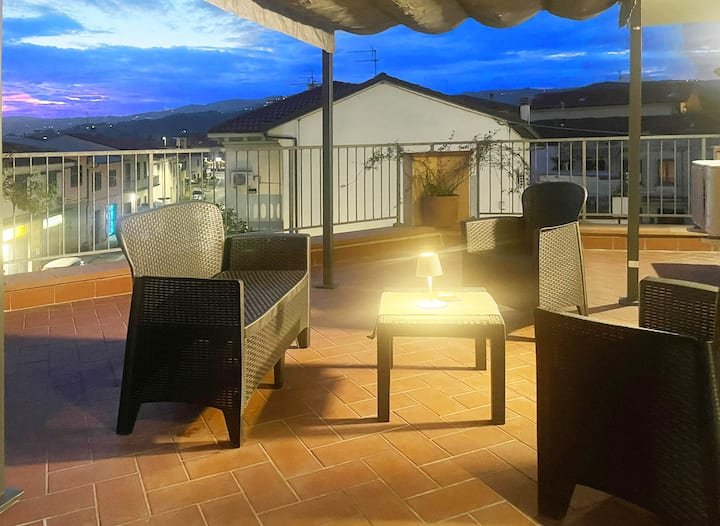 “La Terrazza” Iluminado e completo 50 m² na Toscana