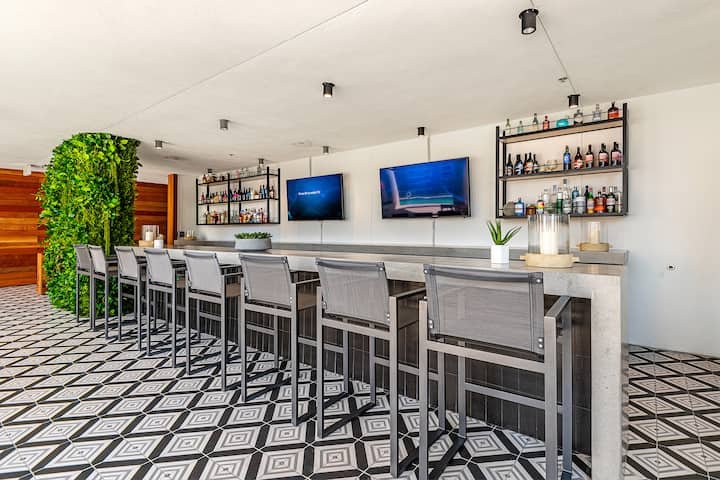 Urban Bayview Haven · Piscina e terraço #4417