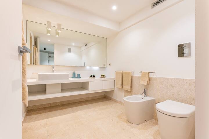 Addaura Home um terraço com vista para o mar