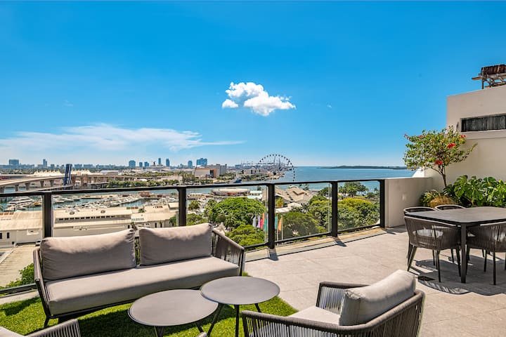 Urban Bayview Haven · Piscina e terraço #4417