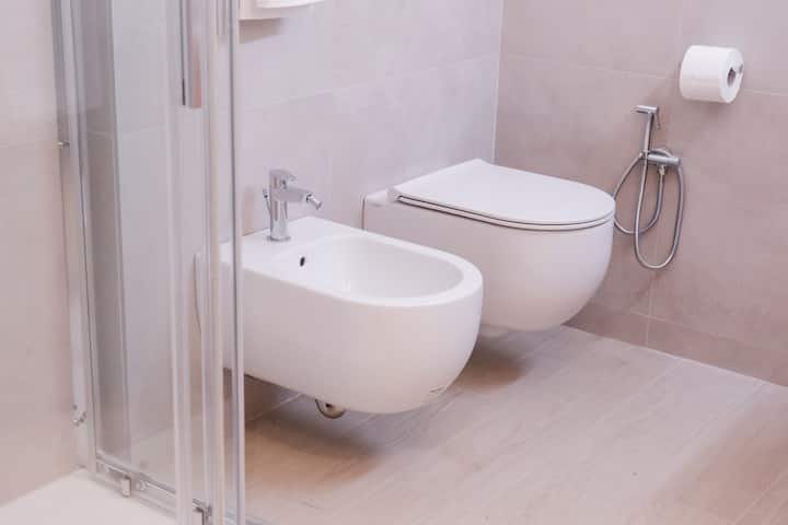 Apartamento estúdio com cozinha e cama queen