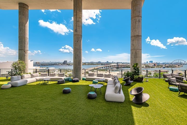 Urban Bayview Haven · Piscina e terraço #4417