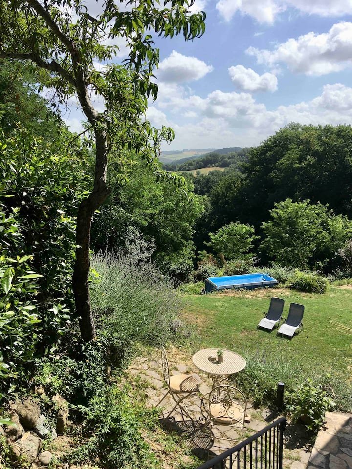 Apartamento com jardim e piscina – Il Pietrone