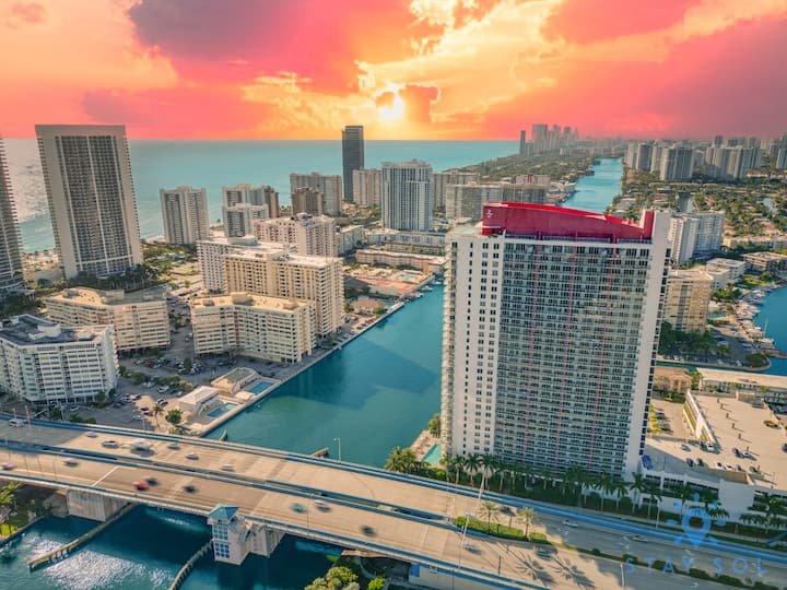 Resort espetacular, localização privilegiada, varanda, academia