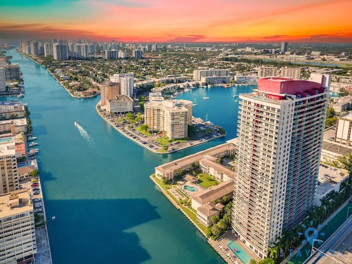 Resort espetacular, localização privilegiada, varanda, academia