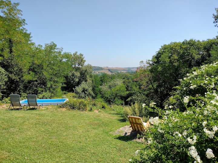 Apartamento com jardim e piscina – Il Pietrone