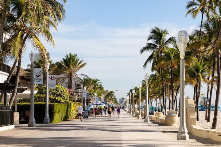 Vistas deslumbrantes da costa perto de Hollywood Beach