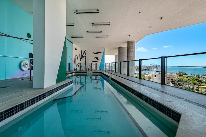 Urban Bayview Haven · Piscina e terraço #4417
