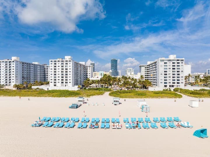 Urban Bayview Haven · Piscina e terraço #4417