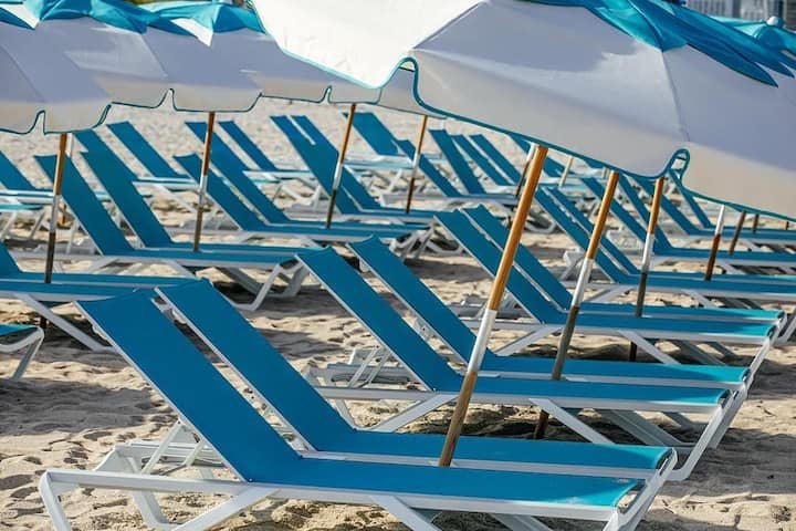 Urban Bayview Haven · Piscina e terraço #4417