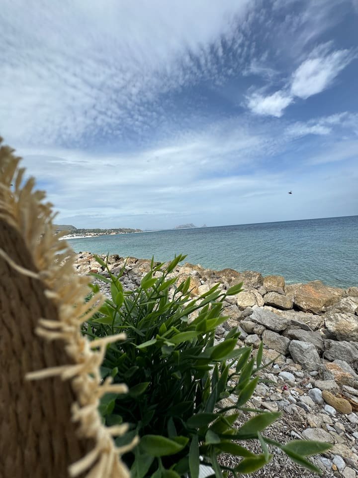 Loft à beira-mar, com acesso privativo à praia
