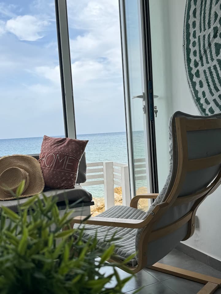 Loft à beira-mar, com acesso privativo à praia