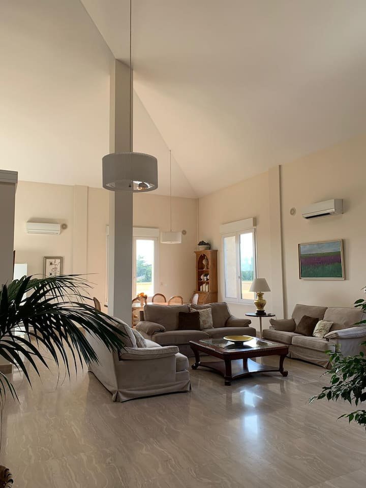 APARTAMENTO PRIVADO 200 m/2. DENTRO DA GRANDE CASA URBANA DE LUXO