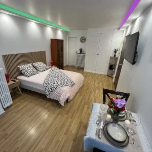 Torne-se um anfitrião    Estúdio aconchegante no centro