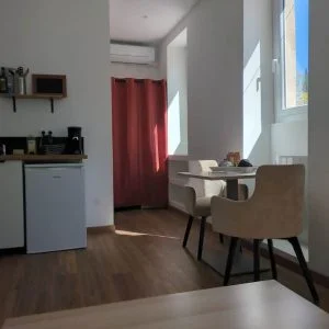 Apartamento iluminado e fresco, centro da cidade