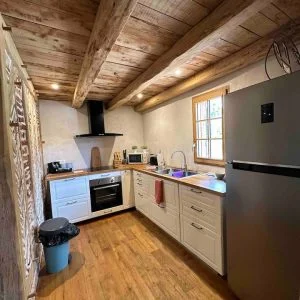 Orla da floresta e perto do oceano