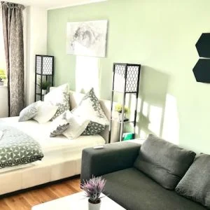 Tão verde no meio de Berlim! Para o S-Bahn e metrô 7 min!