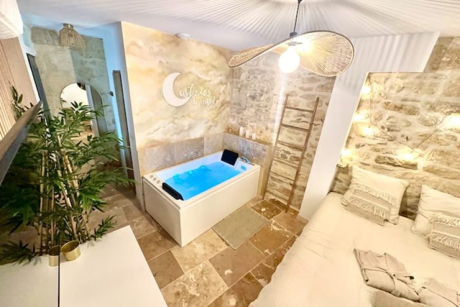 Suíte Balnéo Castries à noite